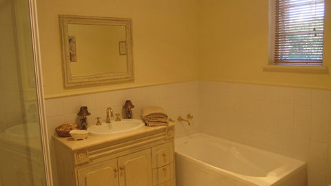 Gainsborough Cottage - Kempsey Accommodation 6
