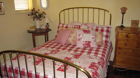 Gainsborough Cottage - Kempsey Accommodation 3