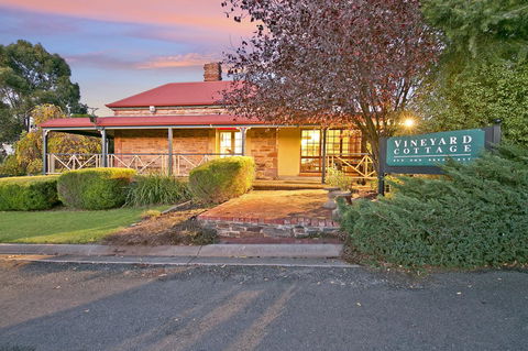 Vineyard Cottage BnB - Kempsey Accommodation 8