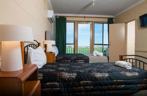 Tailem Bend Riverside Hotel - Kempsey Accommodation 1