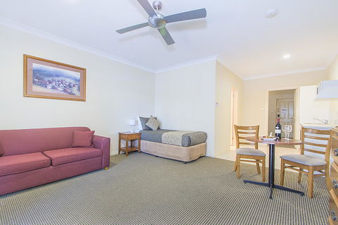 Clare Country Club - Kempsey Accommodation 10