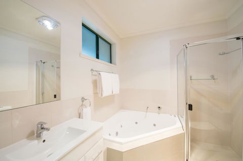 Clare Country Club - Kempsey Accommodation 19