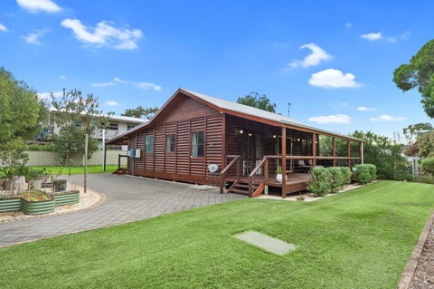 The Log Cabin - 47 Jetty Road - Kempsey Accommodation 13