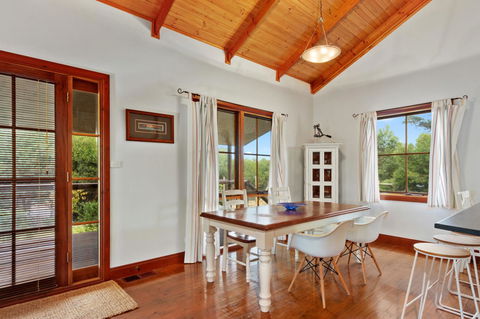The Log Cabin - 47 Jetty Road - Kempsey Accommodation 5