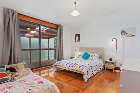The Log Cabin - 47 Jetty Road - Kempsey Accommodation 11