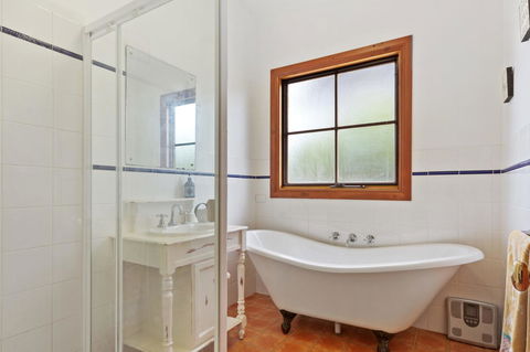 The Log Cabin - 47 Jetty Road - Kempsey Accommodation 3