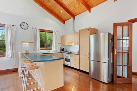 The Log Cabin - 47 Jetty Road - Kempsey Accommodation 10