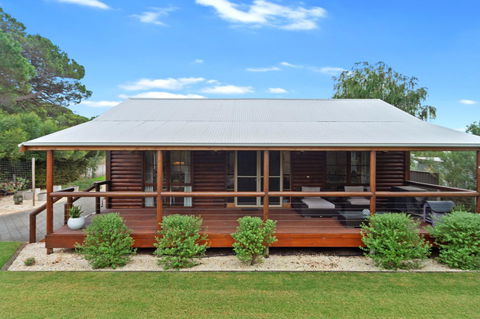 The Log Cabin - 47 Jetty Road - Kempsey Accommodation 0