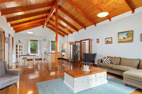 The Log Cabin - 47 Jetty Road - Kempsey Accommodation 8