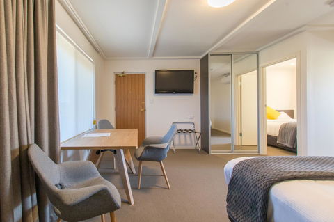 Mick O\'Sheas - Kempsey Accommodation 5