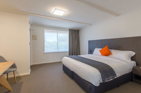 Mick O\'Sheas - Kempsey Accommodation 9