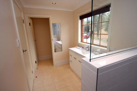 Clare Central - Kempsey Accommodation 11