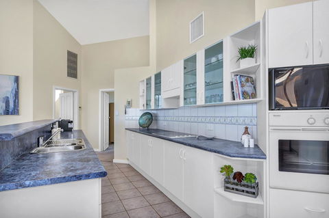 Sail Away - Kempsey Accommodation 6