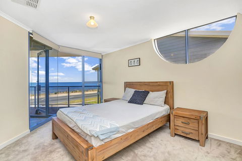 Sail Away - Kempsey Accommodation 7