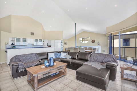 Sail Away - Kempsey Accommodation 5