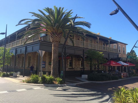 Grosvenor Hotel - Kempsey Accommodation 0
