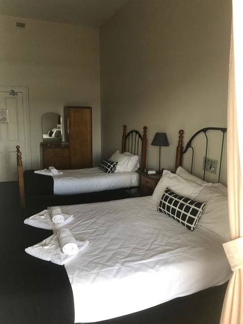 Grosvenor Hotel - Kempsey Accommodation 1
