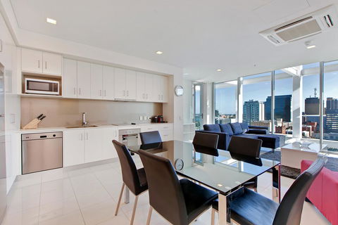 Light And Spacious, Stunning Views Of Adelaide - Kempsey Accommodation 3