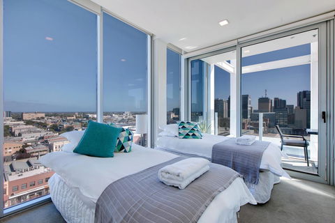 Light And Spacious, Stunning Views Of Adelaide - Kempsey Accommodation 6