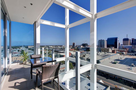 Light And Spacious, Stunning Views Of Adelaide - Kempsey Accommodation 1