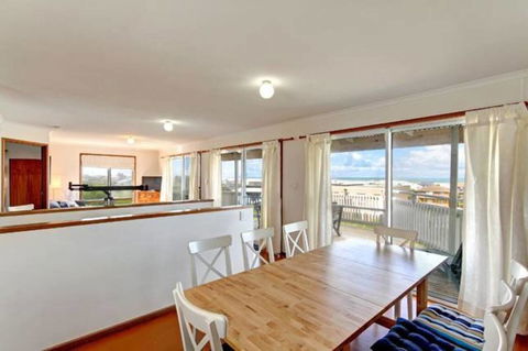 SeaWatch-Sea Views - Kempsey Accommodation 10