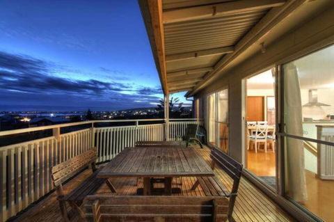 SeaWatch-Sea Views - Kempsey Accommodation 7