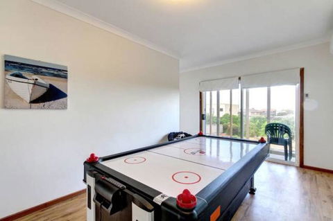 SeaWatch-Sea Views - Kempsey Accommodation 11