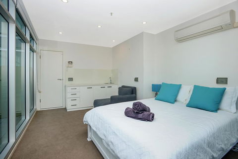 Glenelg Skyline Penthouse - Kempsey Accommodation 12