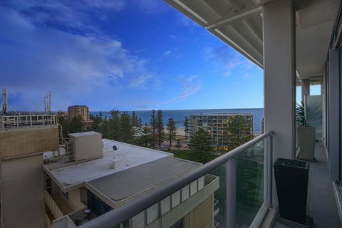 Glenelg Skyline Penthouse - Kempsey Accommodation 5