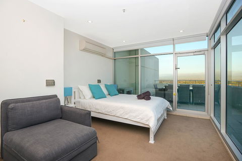 Glenelg Skyline Penthouse - Kempsey Accommodation 36