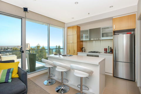 Glenelg Skyline Penthouse - Kempsey Accommodation 9
