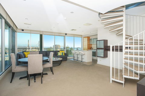 Glenelg Skyline Penthouse - Kempsey Accommodation 40