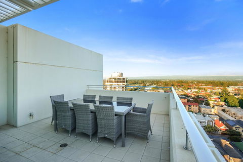 Glenelg Skyline Penthouse - Kempsey Accommodation 6