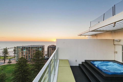 Glenelg Skyline Penthouse - Kempsey Accommodation 27