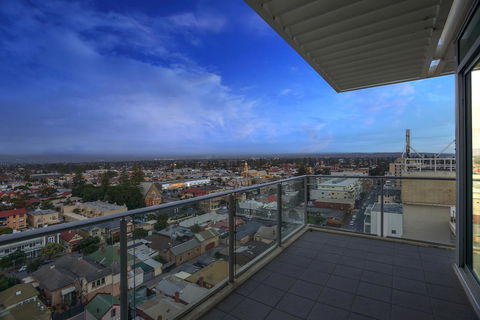 Glenelg Skyline Penthouse - Kempsey Accommodation 28