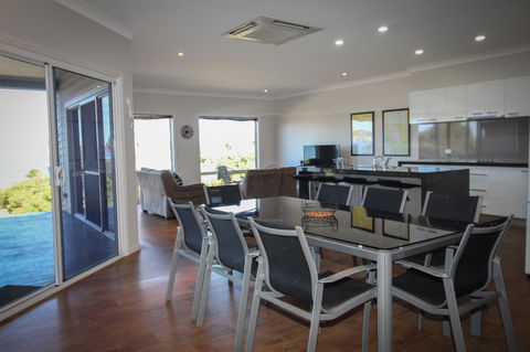 Waterfront On Osprey - Kempsey Accommodation 4