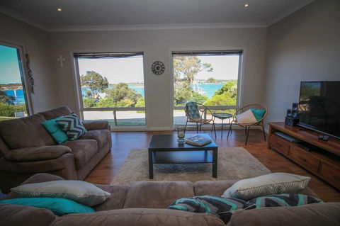 Waterfront On Osprey - Kempsey Accommodation 5