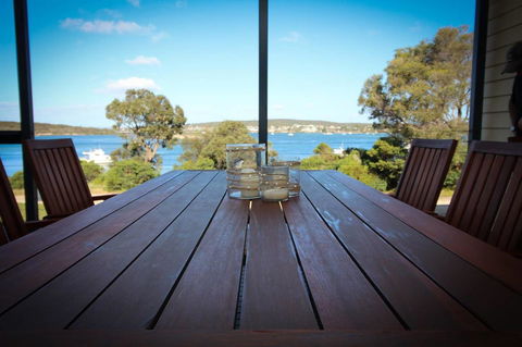 Waterfront On Osprey - Kempsey Accommodation 11