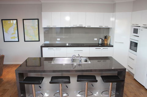 Waterfront On Osprey - Kempsey Accommodation 6
