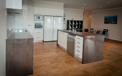 Waterfront On Osprey - Kempsey Accommodation 8