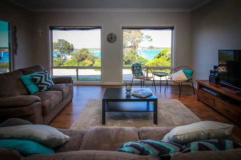 Waterfront On Osprey - Kempsey Accommodation 2