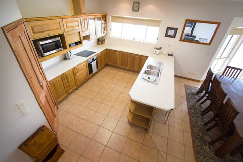 Limestone Ridge - Kempsey Accommodation 2
