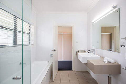The Barn Accommodation - Kempsey Accommodation 33