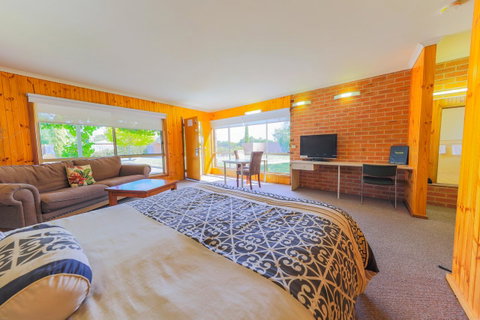 Country Roads Motor Inn Naracoorte - Kempsey Accommodation 0