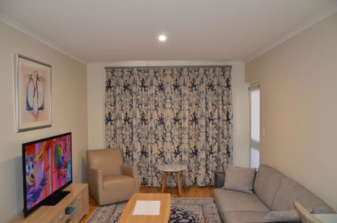 ADELAIDE CENTRAL APARTMENT - 3BR, 2BATH & CARPARK - Kempsey Accommodation 1