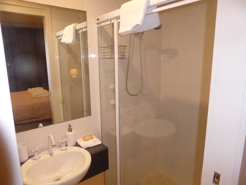 ADELAIDE CENTRAL APARTMENT - 3BR, 2BATH & CARPARK - Kempsey Accommodation 14