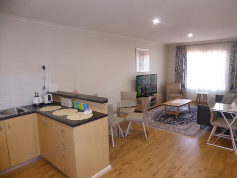ADELAIDE CENTRAL APARTMENT - 3BR, 2BATH & CARPARK - Kempsey Accommodation 7