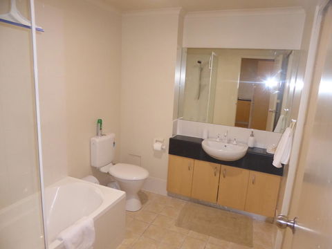 ADELAIDE CENTRAL APARTMENT - 3BR, 2BATH & CARPARK - Kempsey Accommodation 17