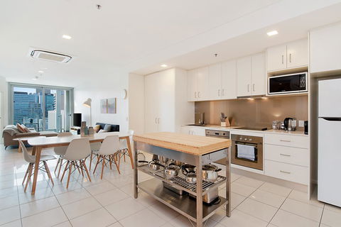 Stylish And Comfortable, Views Over Gouger St! - Kempsey Accommodation 5