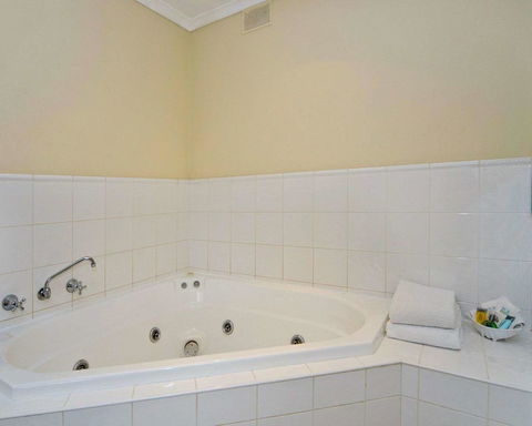 Comfort Inn Victor Harbor - Kempsey Accommodation 6